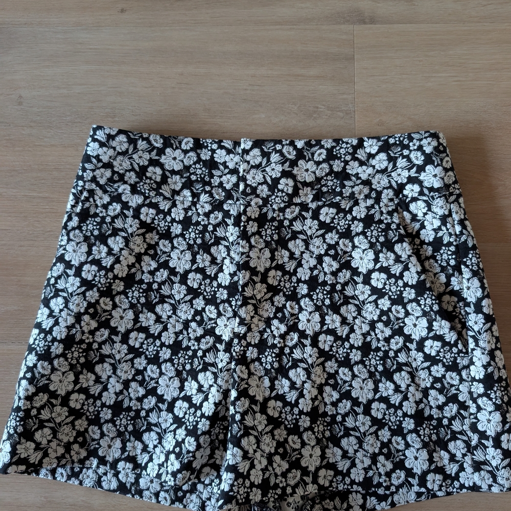 Alice + Olivia Monochrome Floral Shorts